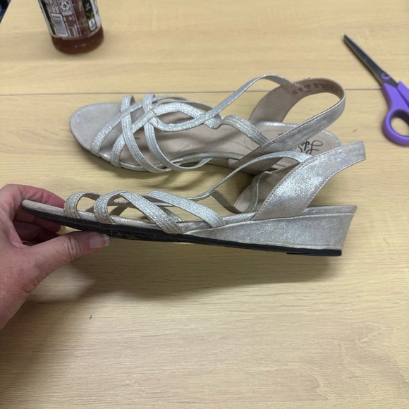 Life Stride Silver Sandals Size 11 EUC - Picture 3 of 3